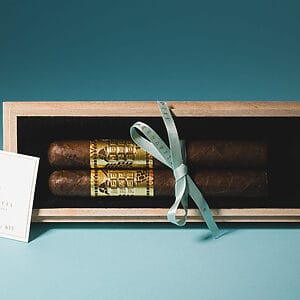 Meerapfel Cigar Création Liberté 2025 Open and displayed 2 pack