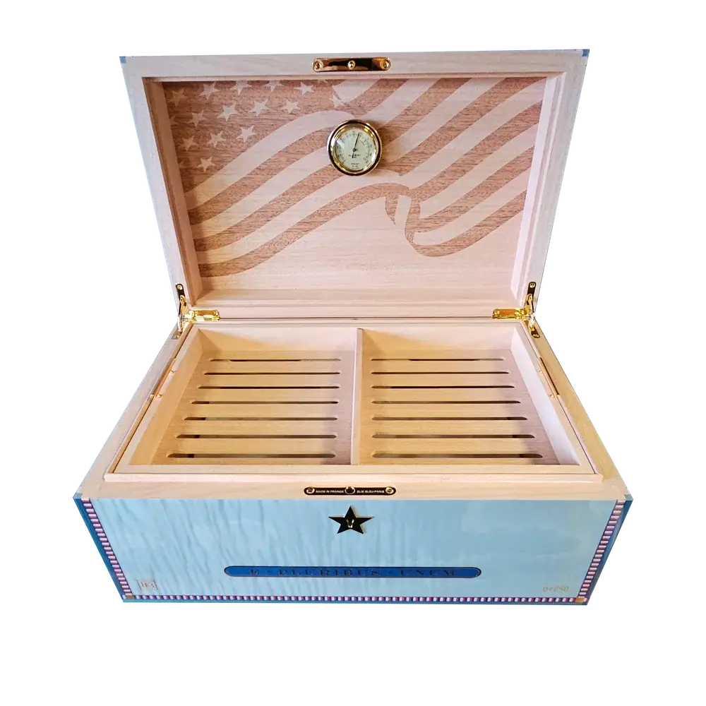 Elie Bleu USA 250th Celebration humidor open Elie Bleu USA 250th Celebration Humidor Open