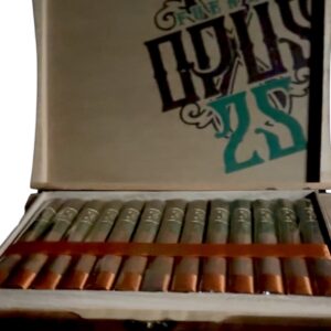 Opus X 25th churchill box open