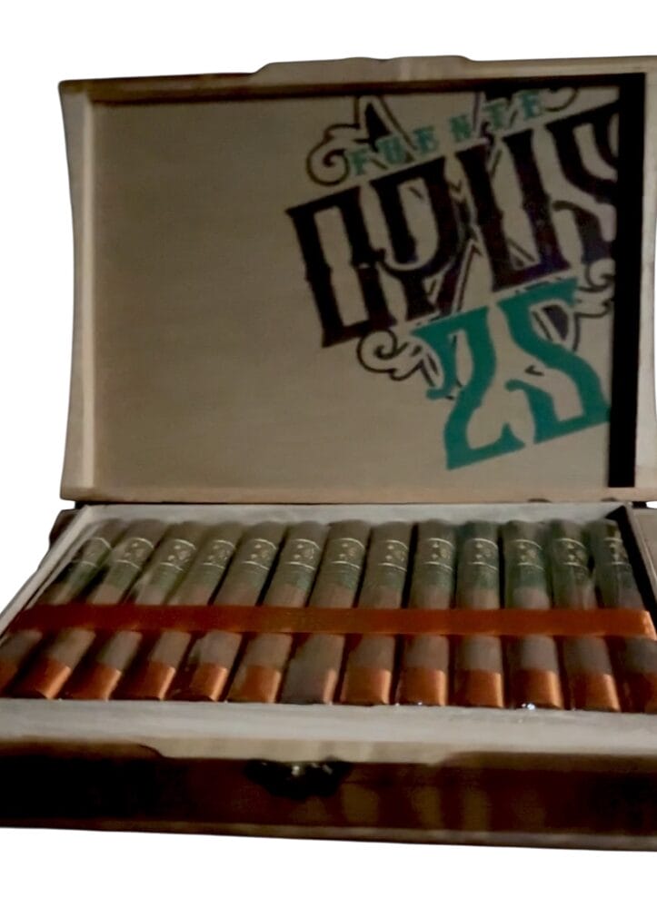 IMG_20250520_115303 Opus X 25th churchill box open