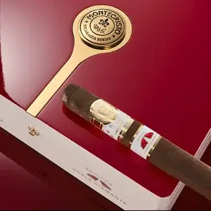 Montecristo 1935 Anniversary Doble Diamante Red mood shot