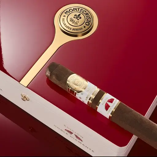 Montecristo 1935 Anniversary Doble Diamante Red mood shot
