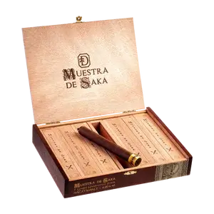 Muestra De Saka Nactamale open box of cigars