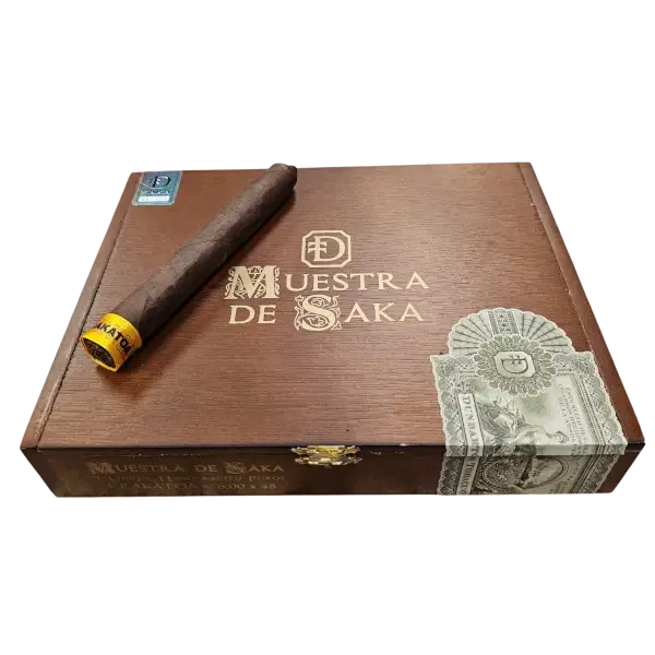 Muestra de Saka Krakatoa 2 Muestra de Saka Krakatoa single cigar on box