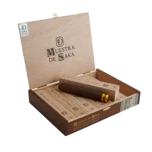 Meustra De Saka Exclusivo open box of cigars