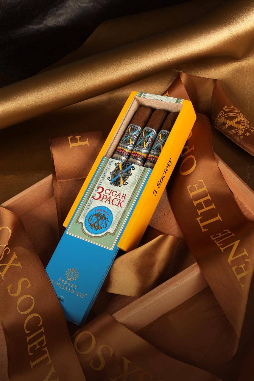 WhatsApp Image 2025-09-26 at 6.03.22 AM (2) OpusX Society 3 cigars gift box