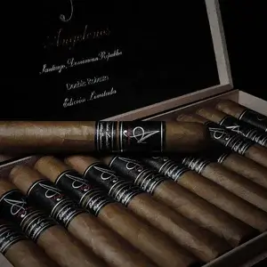 Angelenos Double Robusto open box mood shot