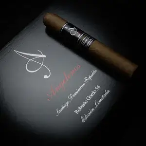 Angelenos Robusto Gordo 54 cigar on top of box mood shot
