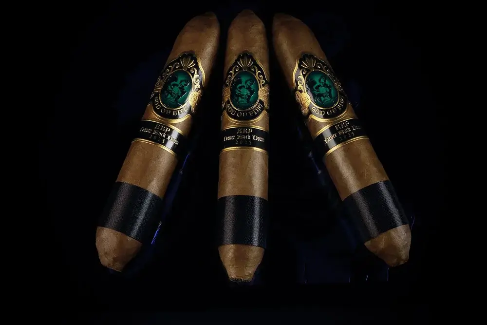 God of Fire KKP Never Back Down Diadema 60 Mood Shot God of Fire KKP Never Back Down Diadema 60 Mood Shot