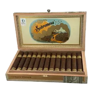 Sobremesa Solita Robusto open box of cigars