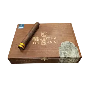 Muestra de Saka Exclusivo cigar on box