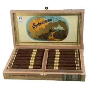 Sobremesa Solita Short Churchill open box of cigars